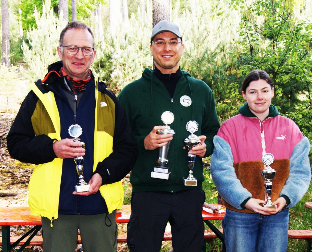 Sieger beim Pokal der Vogelfreunde: Alexander Krätschmer (2.), Fabian Kircher (1.) und Samira Möller (3.)